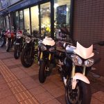 横に並んだバイク